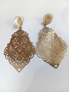 Elegant Gold-Tone Necklace &amp; Earring Set