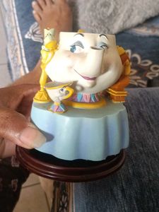 Disney show piece with music and dancing