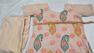 Elegant Kurta Churidar Set with Paisley Print