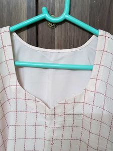 Elegant White &amp; Red Checked Kurta