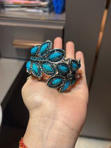Stunning Turquoise Leaf Design Bracelet