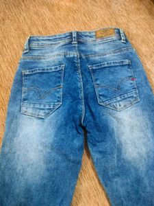 Stylish Blue Denim Capris