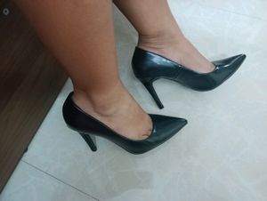 PRICE DROP Black Classic Shoes Heels