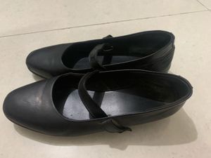 Classic Black Ballerina Flats with Strap