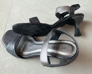 Metro Gunmetal Metallic Shimmer Heels (Size 39)