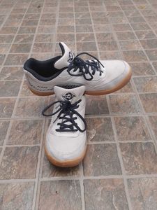 Nivia White &amp; Blue Casual Shoes
