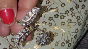 Attached Flower Leaf Design Ring