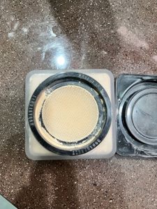 Huda Beauty easy bake