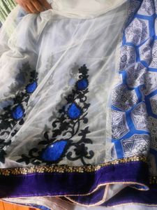 Blue &amp; White Geometrical Print Saree with Blouse