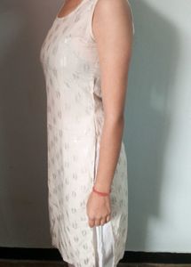 White Printed Sleeveless Kurta