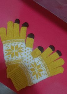 Mustard Gloves 🧤