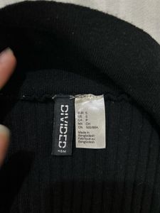 H&amp;M Ribbed Collared V-Neck Top