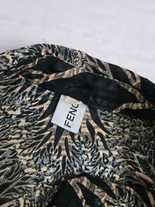 Stylish Black &amp; Tan Print Button-Up Top bust 36