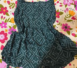 Chic Dark Green Bandhani top 👚💚