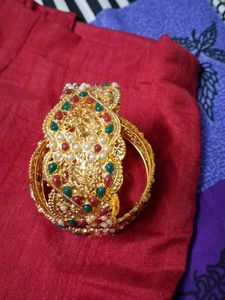 Exquisite Gold Plated Kundan Bangles