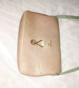 I Am Selling Handbag Because Have Many Handbags