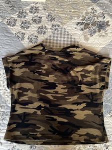Camouflage Print T-Shirt size S