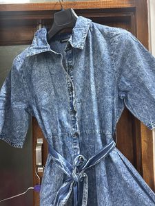 Chic Denim Dress with Lace Trim size