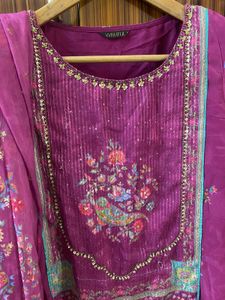 Elegant Purple Kurta Set And Green Pijama Se