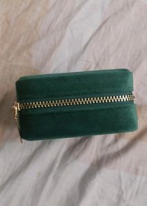 PORTABLE VANITY CASE [JEWELLERY BOX]