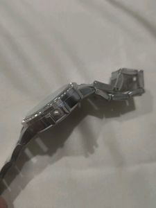 Gucci Watch - Elegant &amp; Stylish