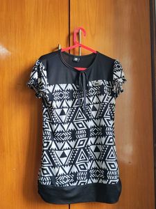 Stylish Geometric Print Top