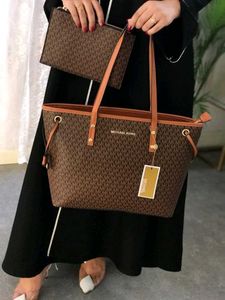 MICHAEL KORS**JET SET LARGE TOTE BAG WITH ZIP*