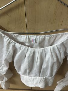 Chic White crop top
