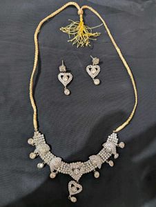 Stunning Necklace &amp; Earring Set
