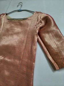 Elegant Gold Boat neck Kurta