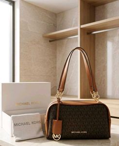 Micheal kors slingbags