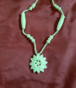 White Coloured Beautiful Neck Piece