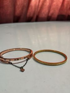 Set of 2 Gold tone Bracelets✨
