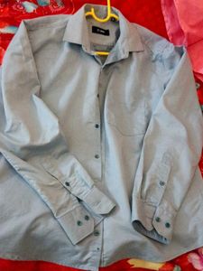 Men's Light Blue Button-Down Shirt