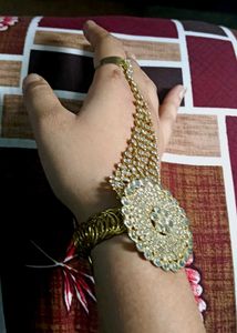 Elegant Hand Harness with Ring