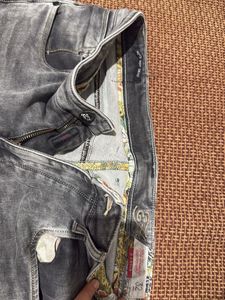 Stylish Men's Grey Washed Jeans 32 inches
