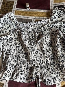 Chic Floral Smocked Crop Top