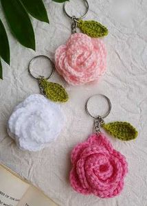 crochet rose keychian