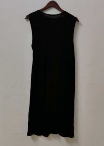 Classic Black V-Neck Sleeveless Dress