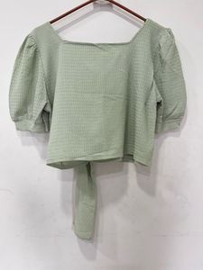 Chic Green Tie-Front Cropped Top