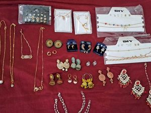 Assorted Women's Jewelry Set
