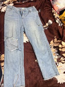 Light Wash Ripped Jeans