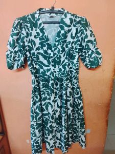 Chic Green &amp; White Leaf Print Mini Dress