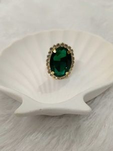 Elegant Emerald Ring