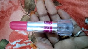 Huda Beauty Lipstick With One Lipstick Free