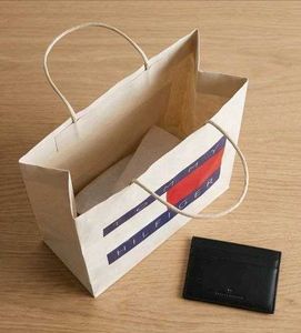 Tommy Hilfiger carry bag