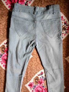 Light Wash Ripped Jeans