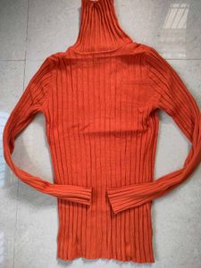 Ribbed V-Neck Long Sleeve Top