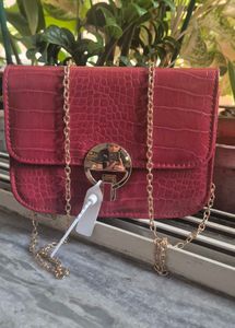 Chic Red Croc-Embossed Crossbody Bag