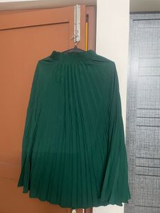 Elegant Pleated Midi Skirt